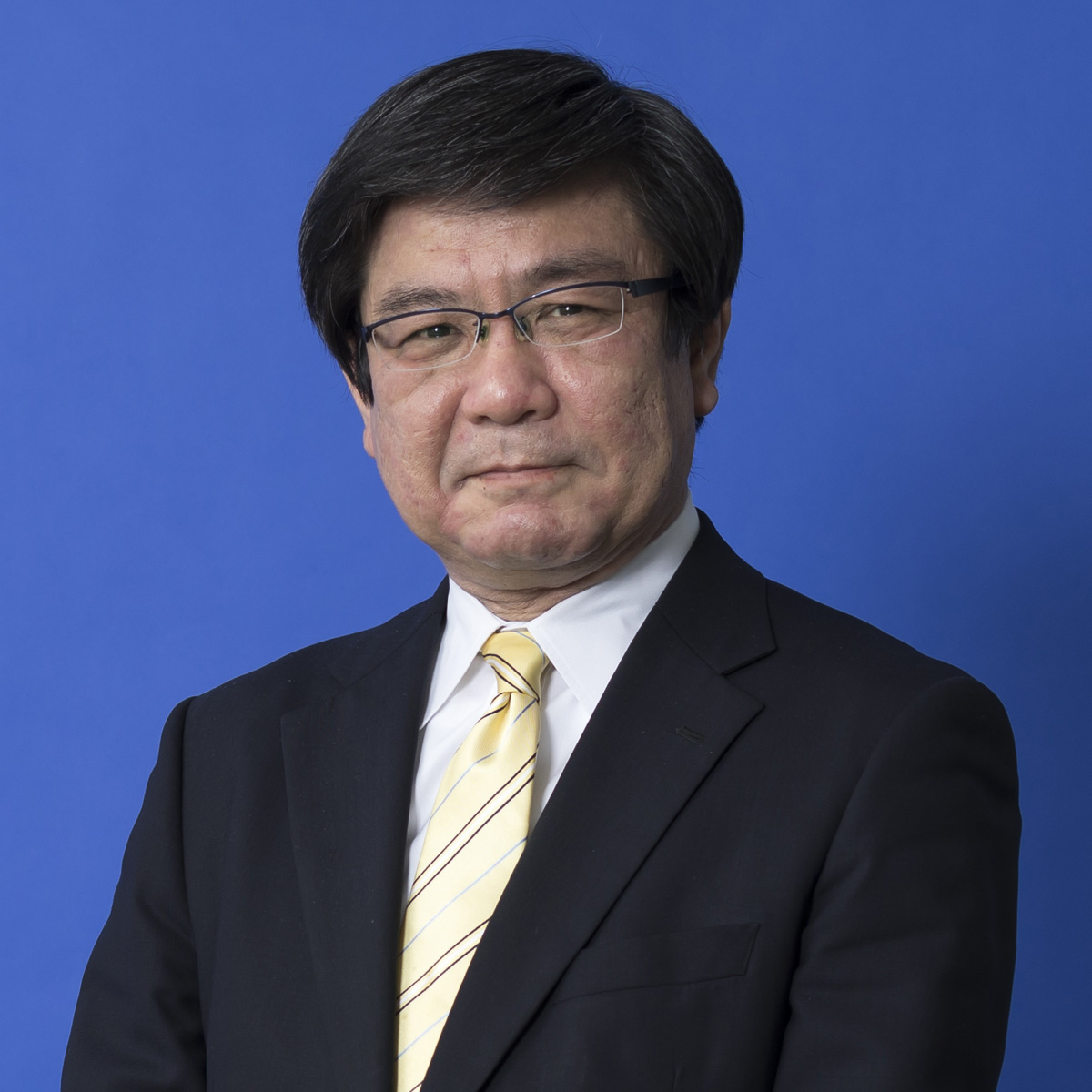 稲 東士雄